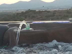 2 Jaccuzi Airport House - Airport Transfer Available